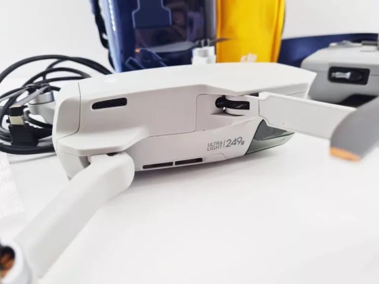 DRON DJI MINI 2 SE FLY MORE COMBO 6000 M 2250 MAH