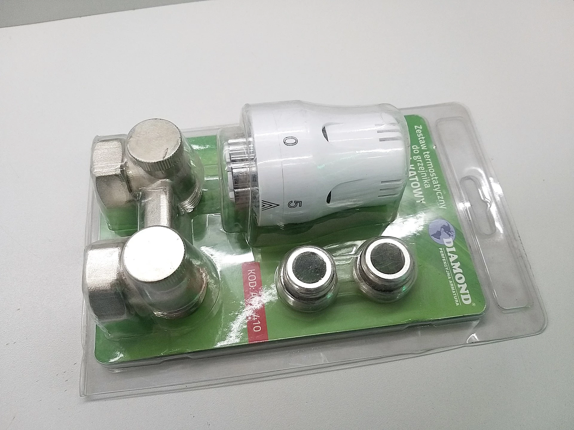 zestaw-termostatyczny-do-grzejnika-diamond-typu-v-katowy-art410-waga-produktu-z-opakowaniem-jednostkowym-0900