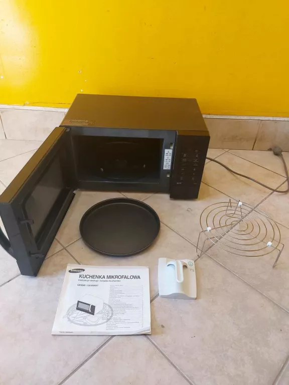KUCHENKA MIKROFALOWA SAMSUNG GE83M
