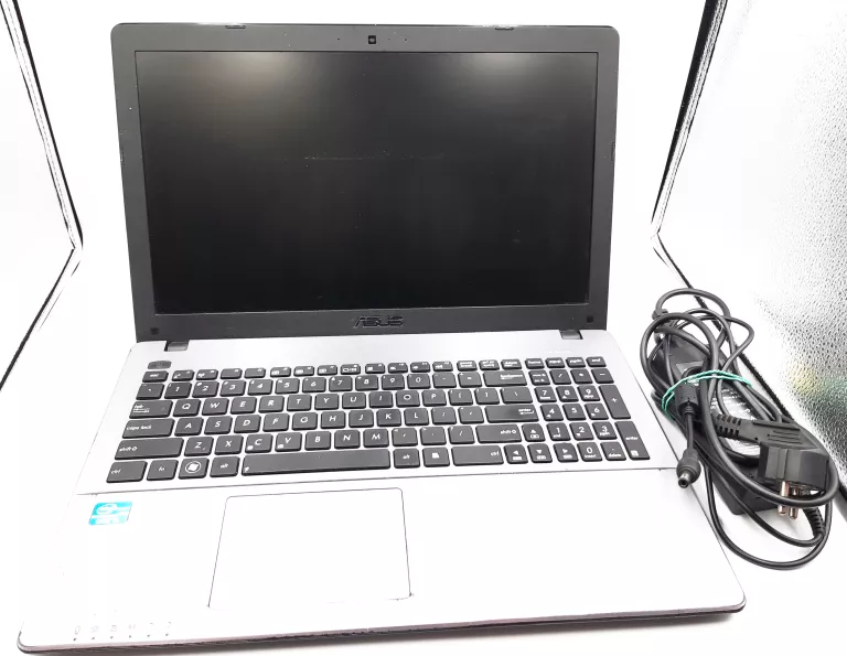 LAPTOP ASUS X550C 15,6 X550C I3, 8GB/300GB + ŁADOWARKA
