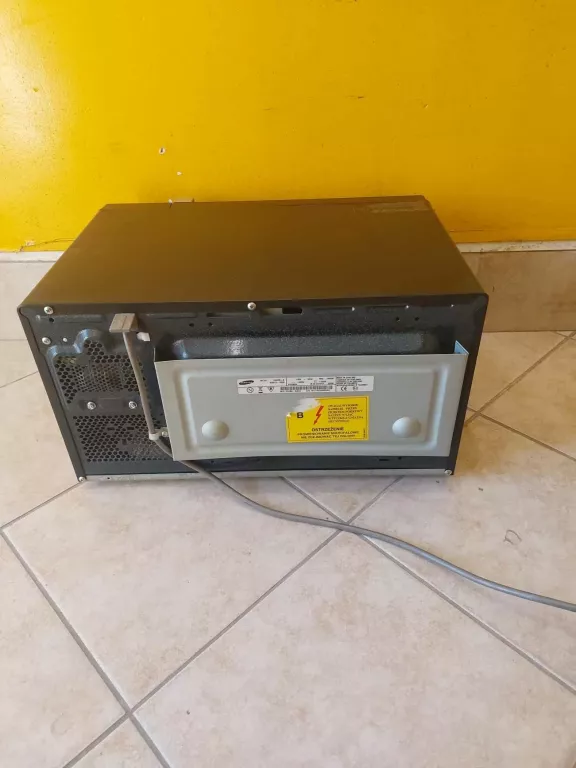 KUCHENKA MIKROFALOWA SAMSUNG GE83M