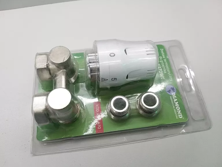 zestaw-termostatyczny-do-grzejnika-diamond-typu-v-katowy-art410-waga-produktu-z-opakowaniem-jednostkowym-0900