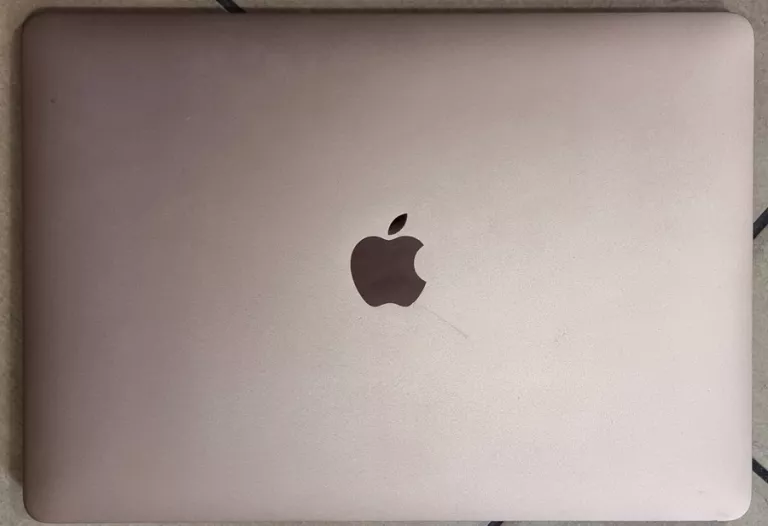 LAPTOP MACBOOK RÓŻOWY APPLE MACBOOK AIR 13 A1932 USZKODZONY