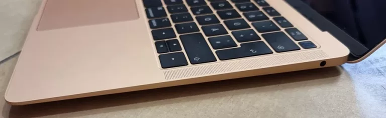 LAPTOP MACBOOK RÓŻOWY APPLE MACBOOK AIR 13 A1932 USZKODZONY