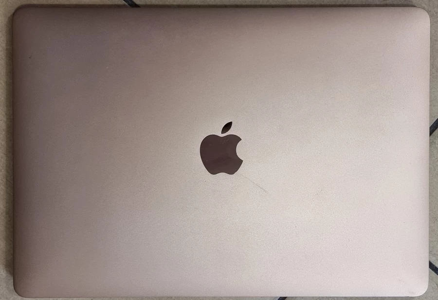 laptop-macbook-rozowy-apple-macbook-air-13-a1932-uszkodzony-rozdzielczosc-px-2560-x-1600