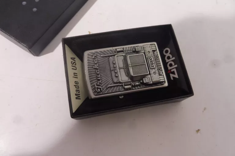 ZAPALNICZKA ZIPPO TRUCKER EMBLEM BENZYNOWA ZIPPO METAL