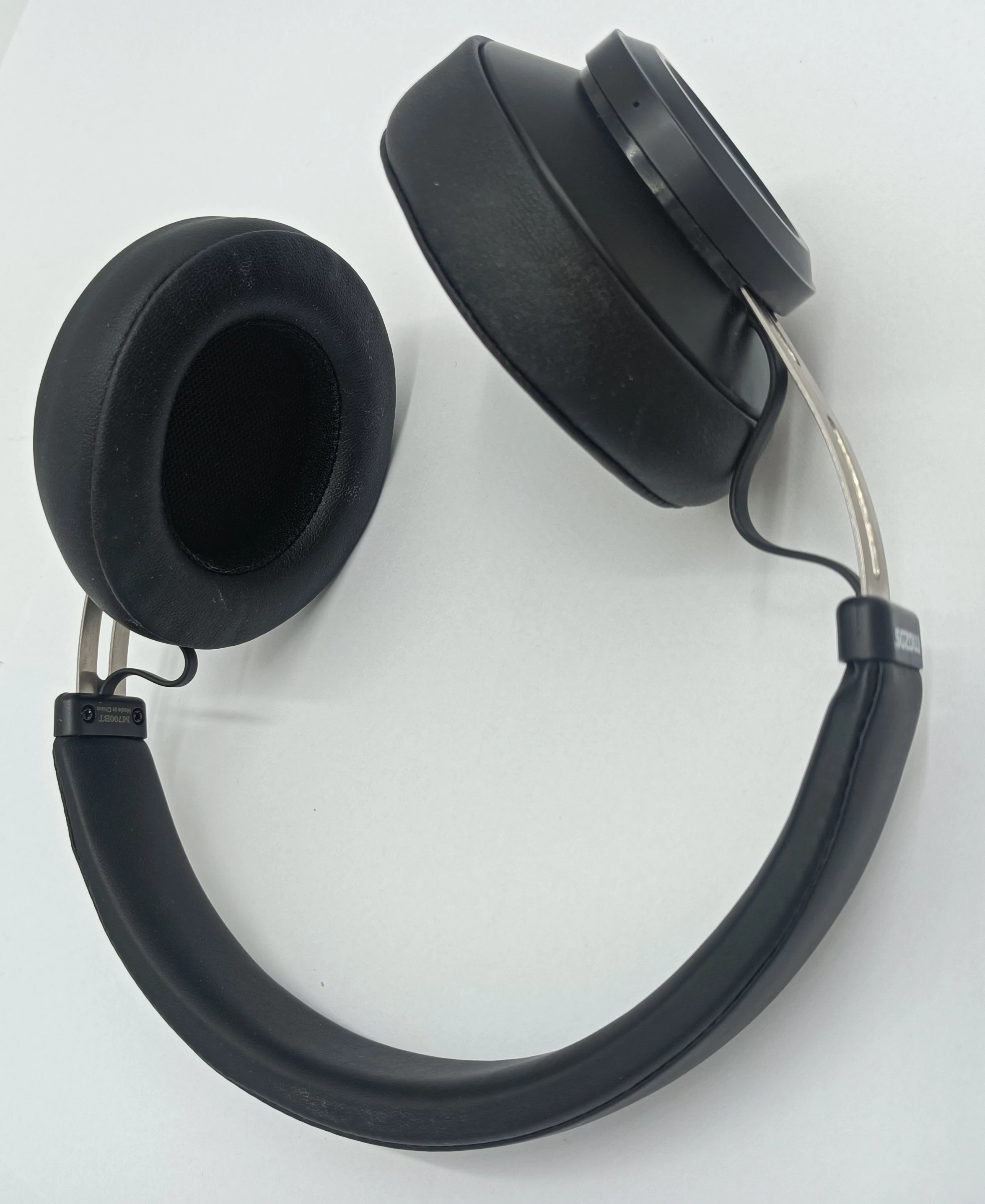 sluchawki-bezprzewodowe-mozos-m700bt-transmisja-sygnalu-bluetooth