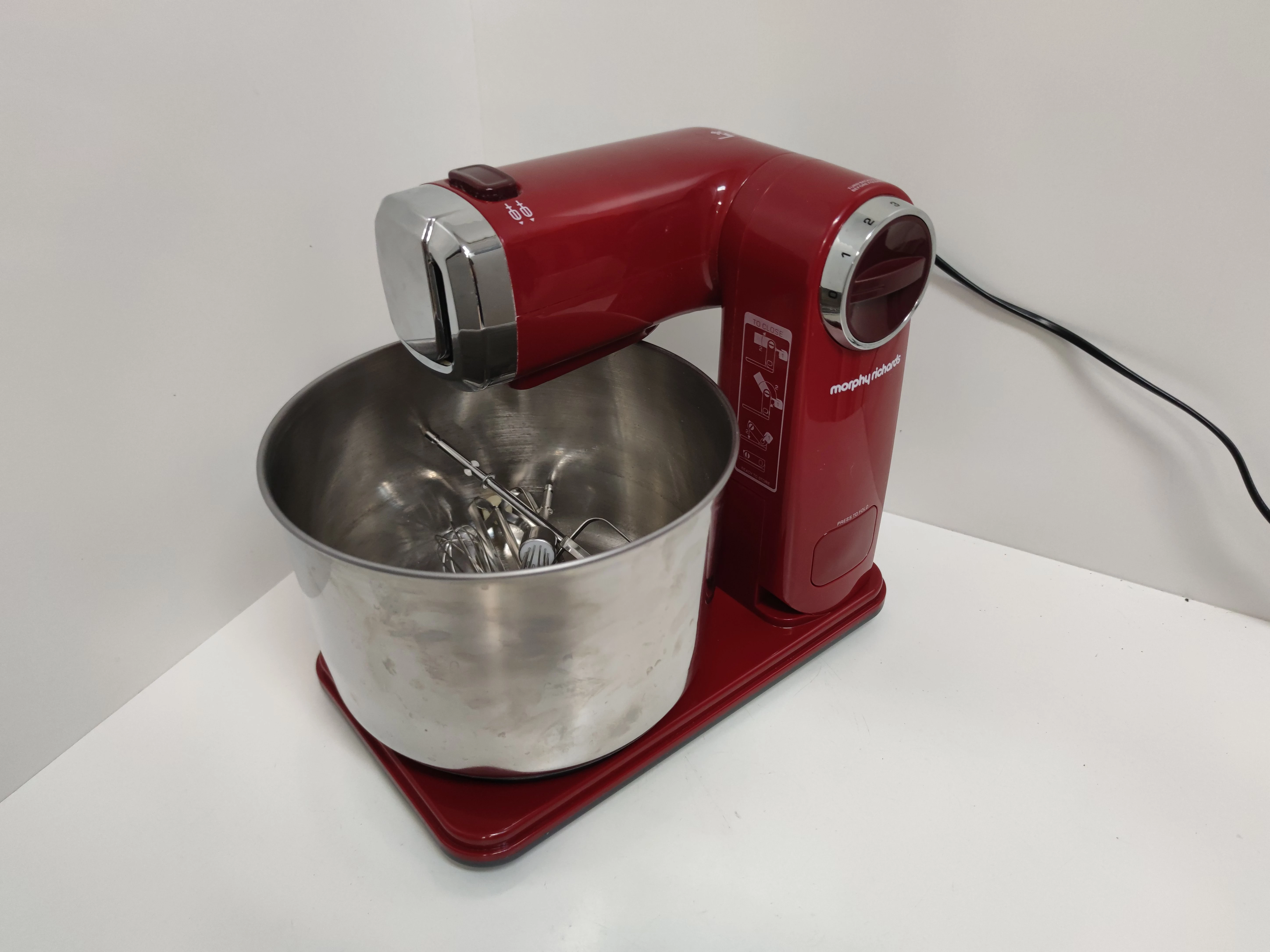 robot-kuchenny-morphy-richards-48993-kolor-dominujacy-bialy