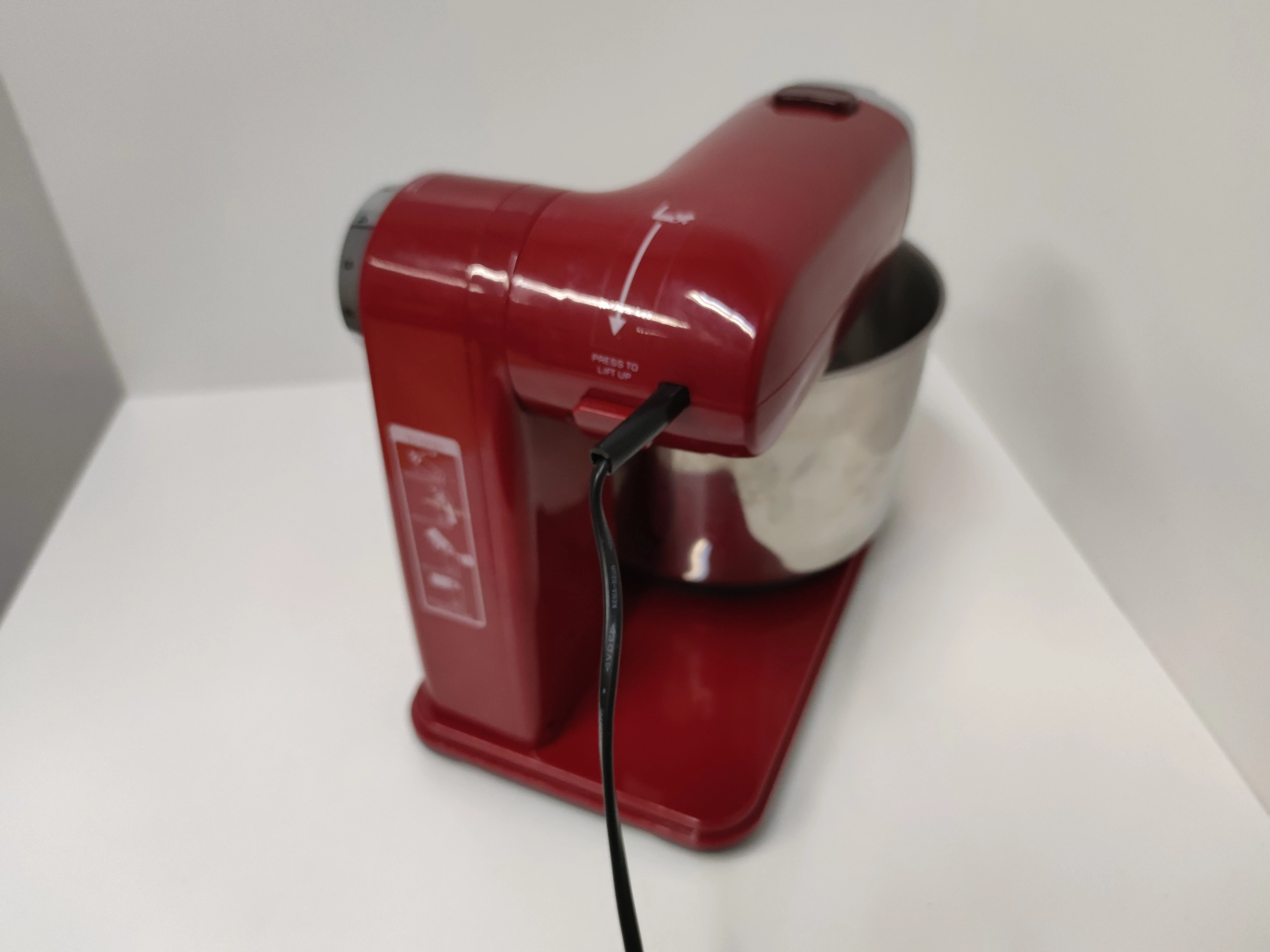 robot-kuchenny-morphy-richards-48993-moc-300