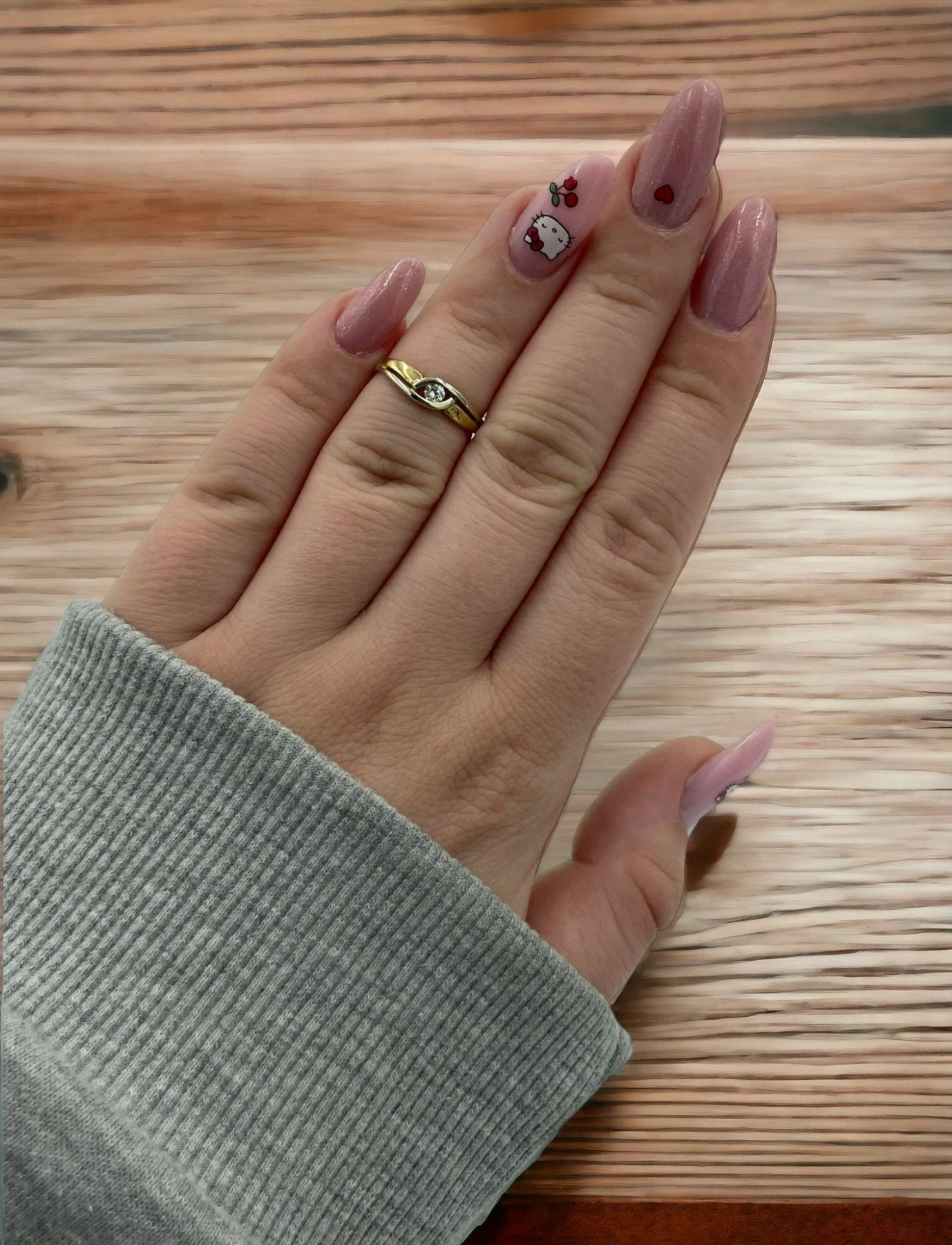 klasyczny-zloty-pierscionek-z-brylantem-rodzaj-klasyczne