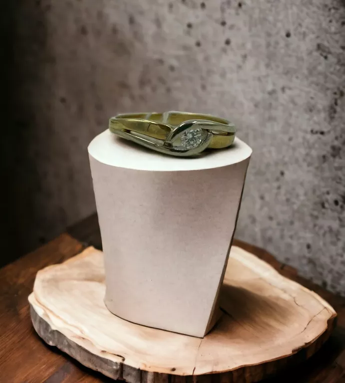 klasyczny-zloty-pierscionek-z-brylantem-marka-bez-marki