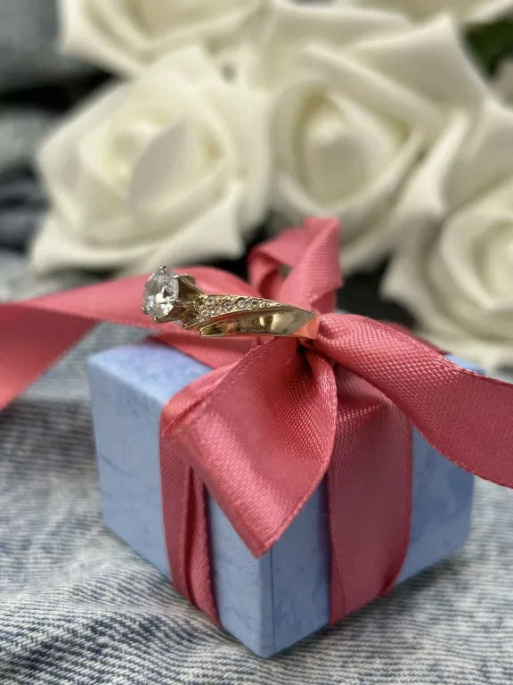 ŚLICZNY ZŁOTY PIERŚCIONEK Z OKAZAŁĄ CYRKONIĄ 583/3,20G ROZM 11