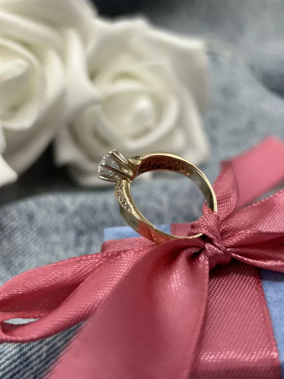 sliczny-zloty-pierscionek-z-okazala-cyrkonia-583320g-rozm-11-stan-11323-2