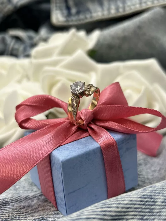 sliczny-zloty-pierscionek-z-okazala-cyrkonia-583320g-rozm-11-kolor-dominujacy-205826-225106