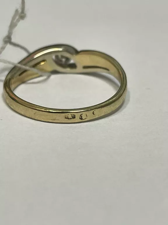 klasyczny-zloty-pierscionek-z-brylantem-kamien-brylant