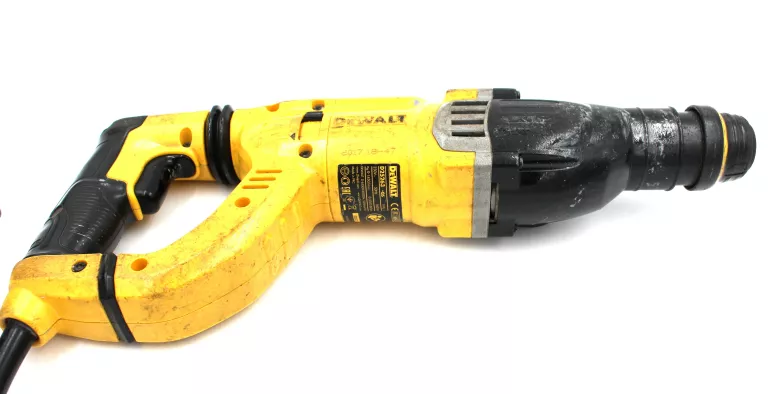 MŁOTOWIERTARKA DEWALT D25263K USZKODZONA DO DECYZJI KIEROWNIKA