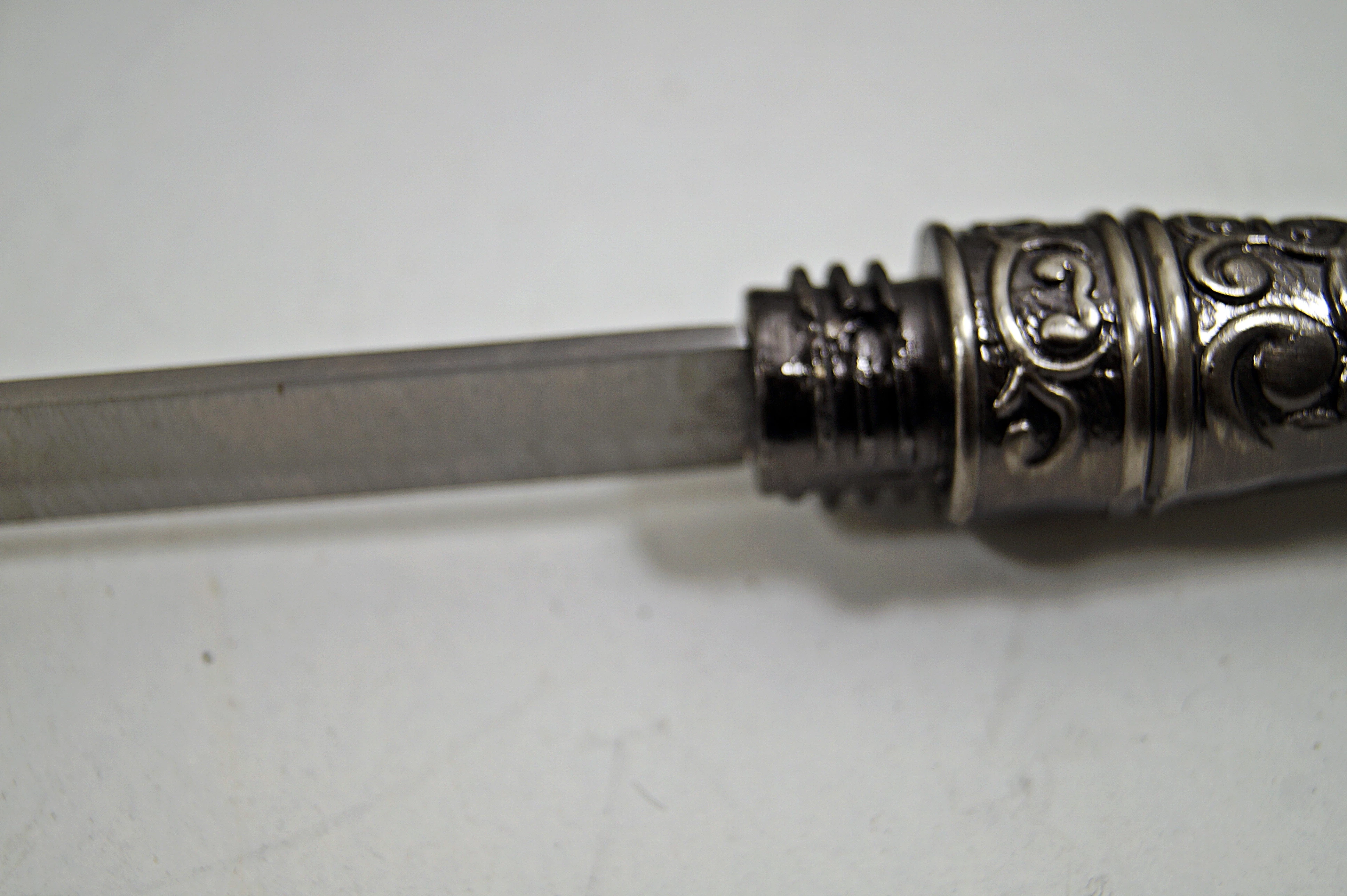 laska-ozdobna-z-ukrytym-ostrzem-ean-gtin-8441332571059