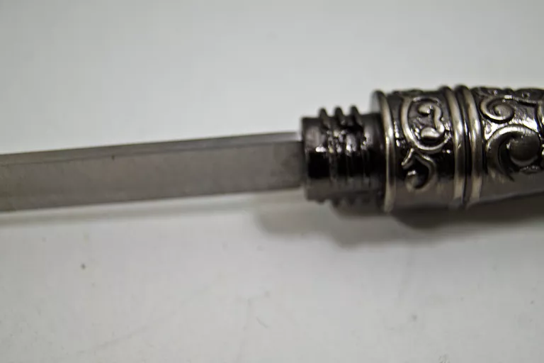 laska-ozdobna-z-ukrytym-ostrzem-ean-gtin-8441332571059