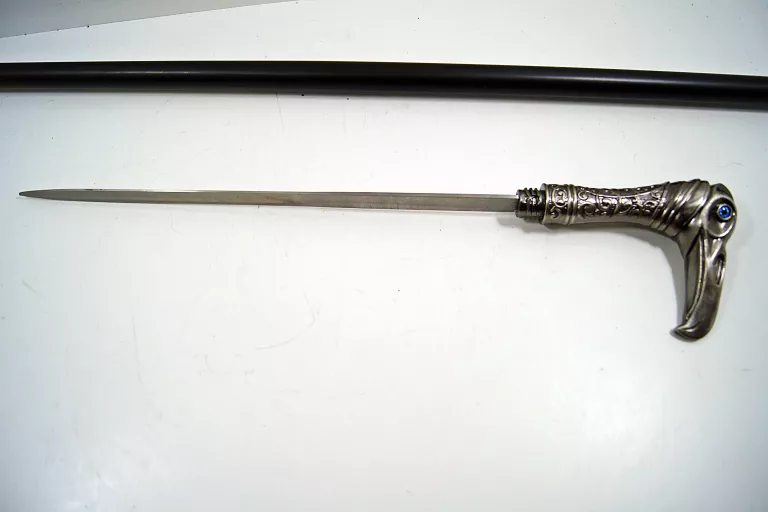 laska-ozdobna-z-ukrytym-ostrzem-marka-bez-marki