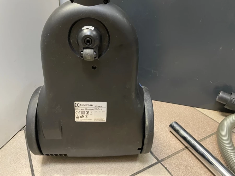 odkurzacz-electrolux-ecc21-4sb-ease-c2-marka-electrolux