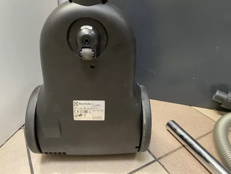 odkurzacz-electrolux-ecc21-4sb-ease-c2-marka-electrolux