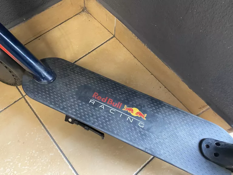 HULAJNOGA ELEKTRYCZNA RED BULL RACING 8.5 NIEBIESKO-CZERWONY GWARANCJA !!