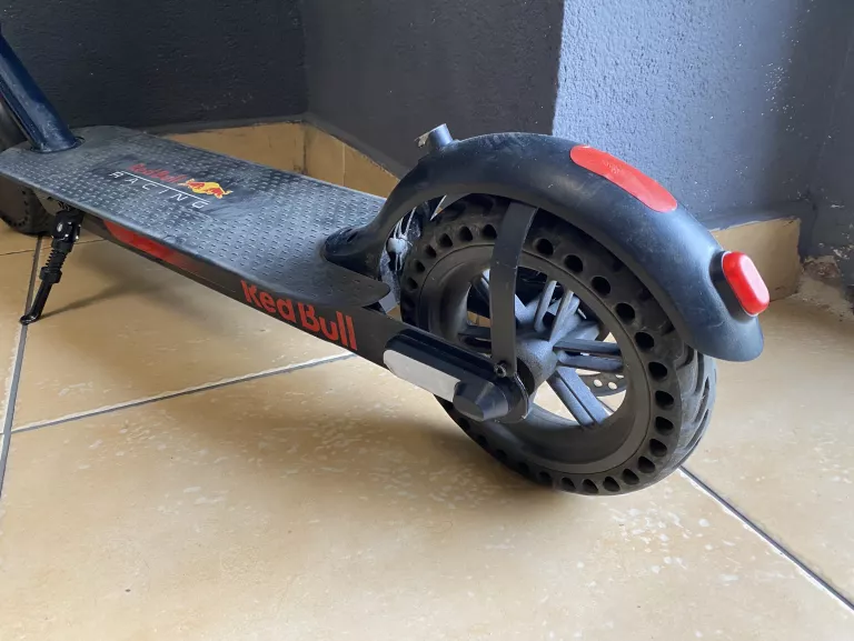 HULAJNOGA ELEKTRYCZNA RED BULL RACING 8.5 NIEBIESKO-CZERWONY GWARANCJA !!
