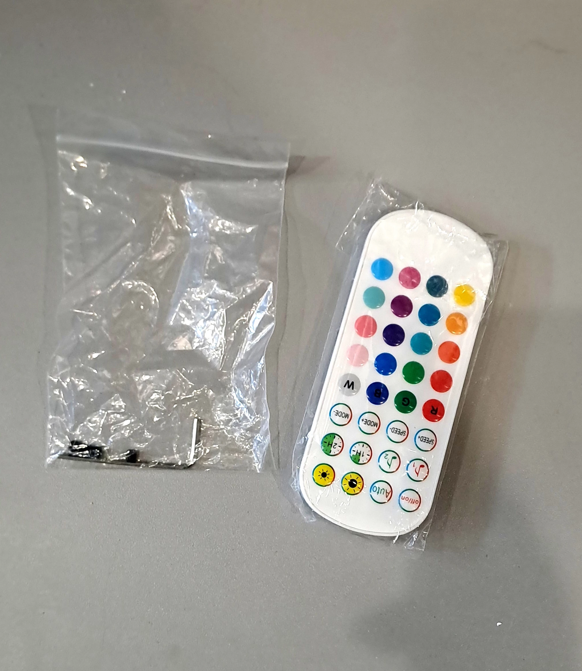 lampa-narozna-grundig-led-floor-lamp-rodzaj-gwintu-2g11