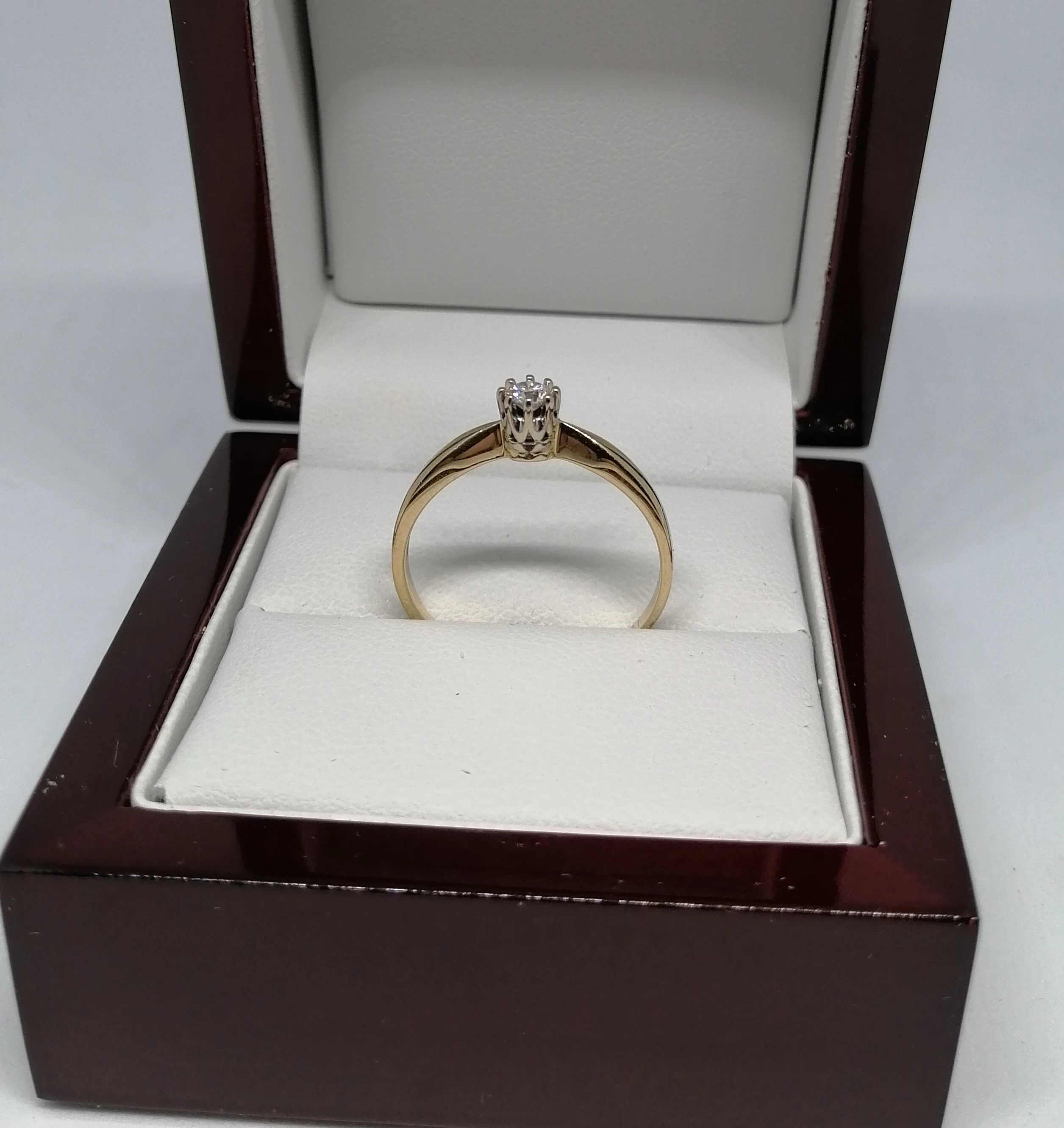 zloty-pierscionek-z-brylantem-14k-r20-ean-gtin-000075095024