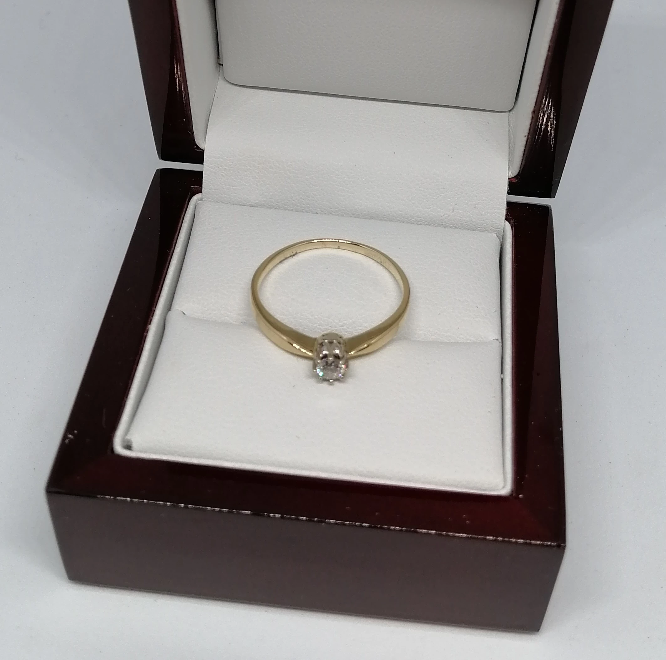 zloty-pierscionek-z-brylantem-14k-r20-material-15835-2