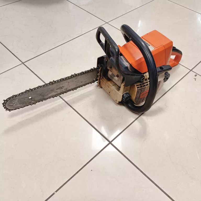 PIŁA STIHL MS 023 SPALINOWA 2,7 KM / 2 KW OPIS
