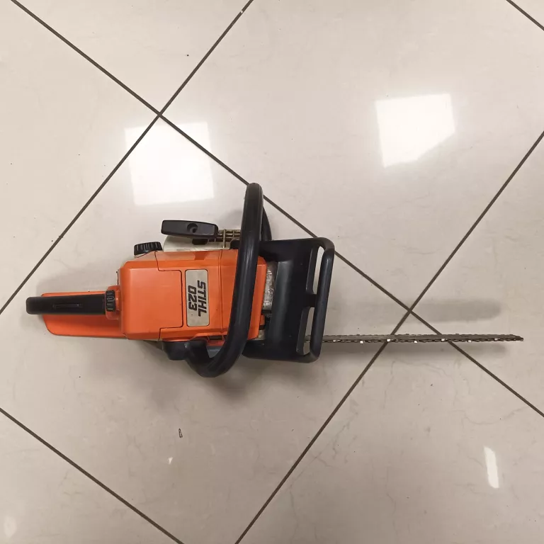 PIŁA STIHL MS 023 SPALINOWA 2,7 KM / 2 KW OPIS