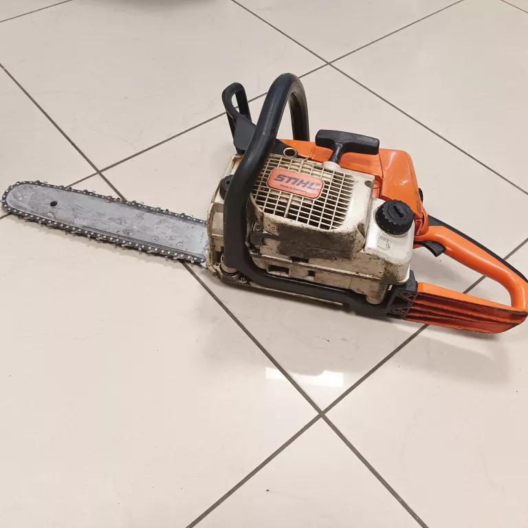 PIŁA STIHL MS 023 SPALINOWA 2,7 KM / 2 KW OPIS