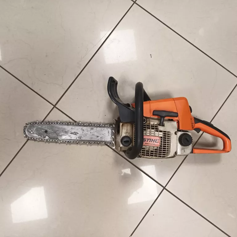 PIŁA STIHL MS 023 SPALINOWA 2,7 KM / 2 KW OPIS