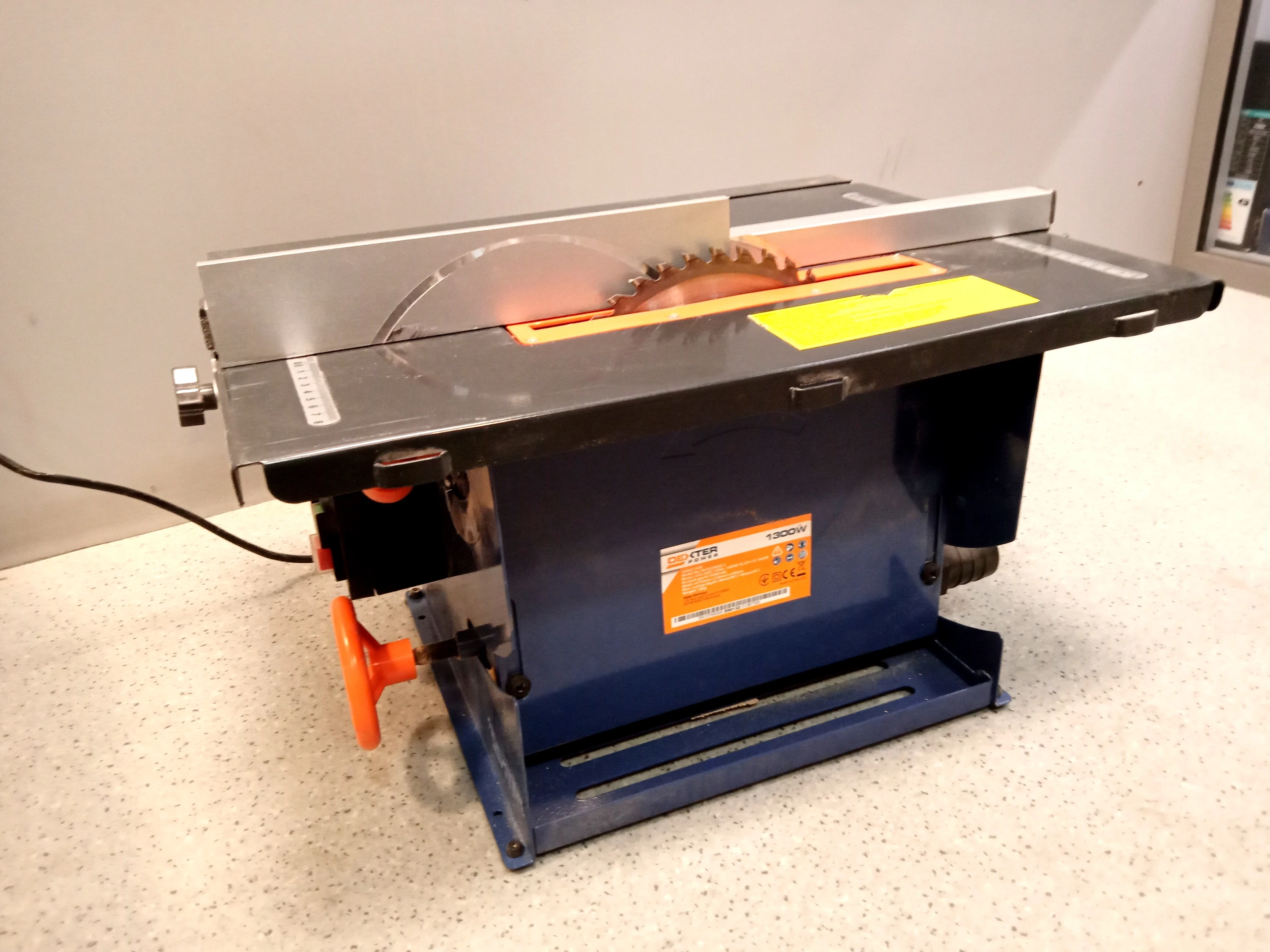 ukosnica-pila-stolowa-dexter-power-1300w-marka-dexter