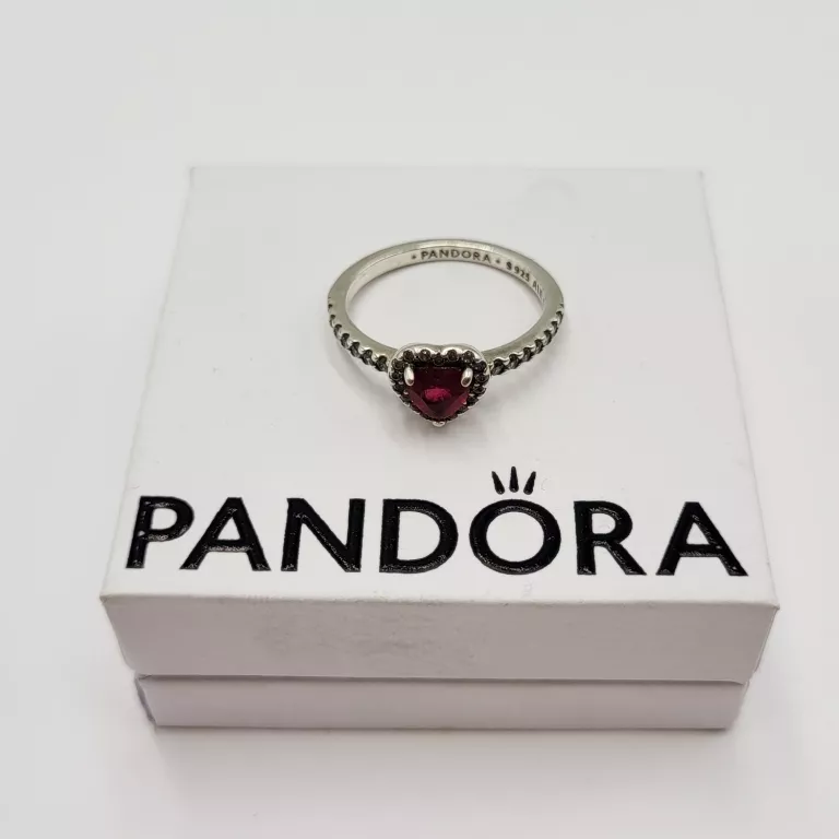 PANDORA SREBRNY PIERŚCIONEK Z WYPUKŁYM CZERWONYM SERCEM 925