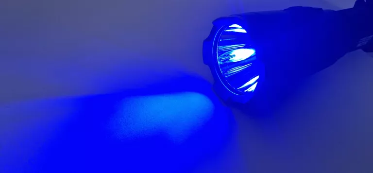 LATARKA NITECORE MH27UV 1000LM USB ŚWIATŁO BIAŁE,CZERWONE,NIEBIESKIE,UV