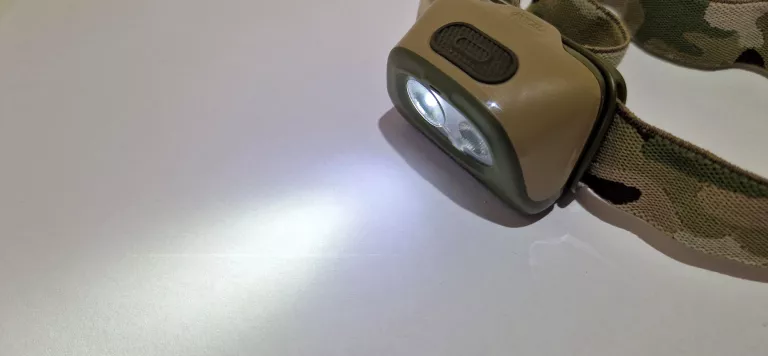 LATARKA CZOŁOWA PETZL TACTIKKA + RGB 4 KOLORY ŚWIATŁA CONSTANT LIGHT 350 L