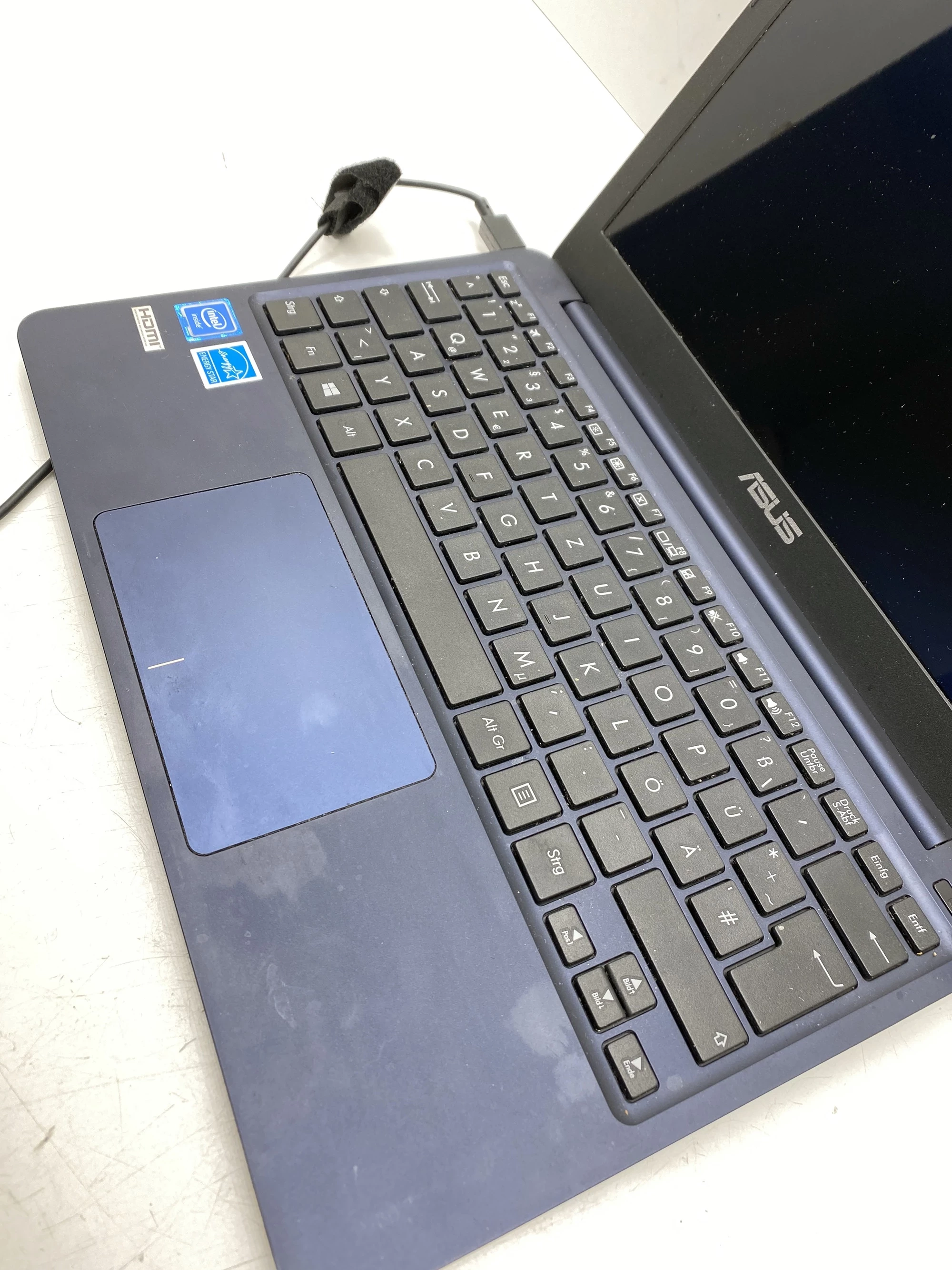 uszkodzony-laptop-asus-x206h-32gb-2gb-ram-xt-z8350-144ghz-rozdzielczosc-px-1366-x-768