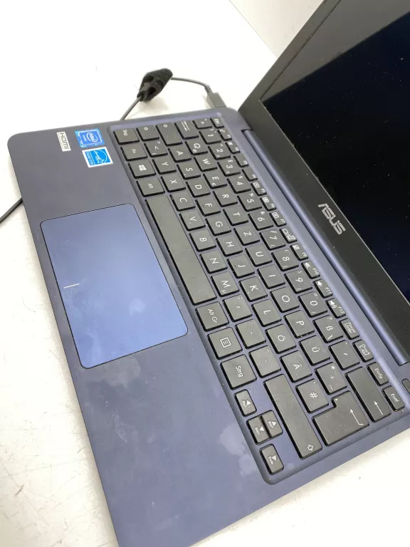 uszkodzony-laptop-asus-x206h-32gb-2gb-ram-xt-z8350-144ghz-rozdzielczosc-px-1366-x-768