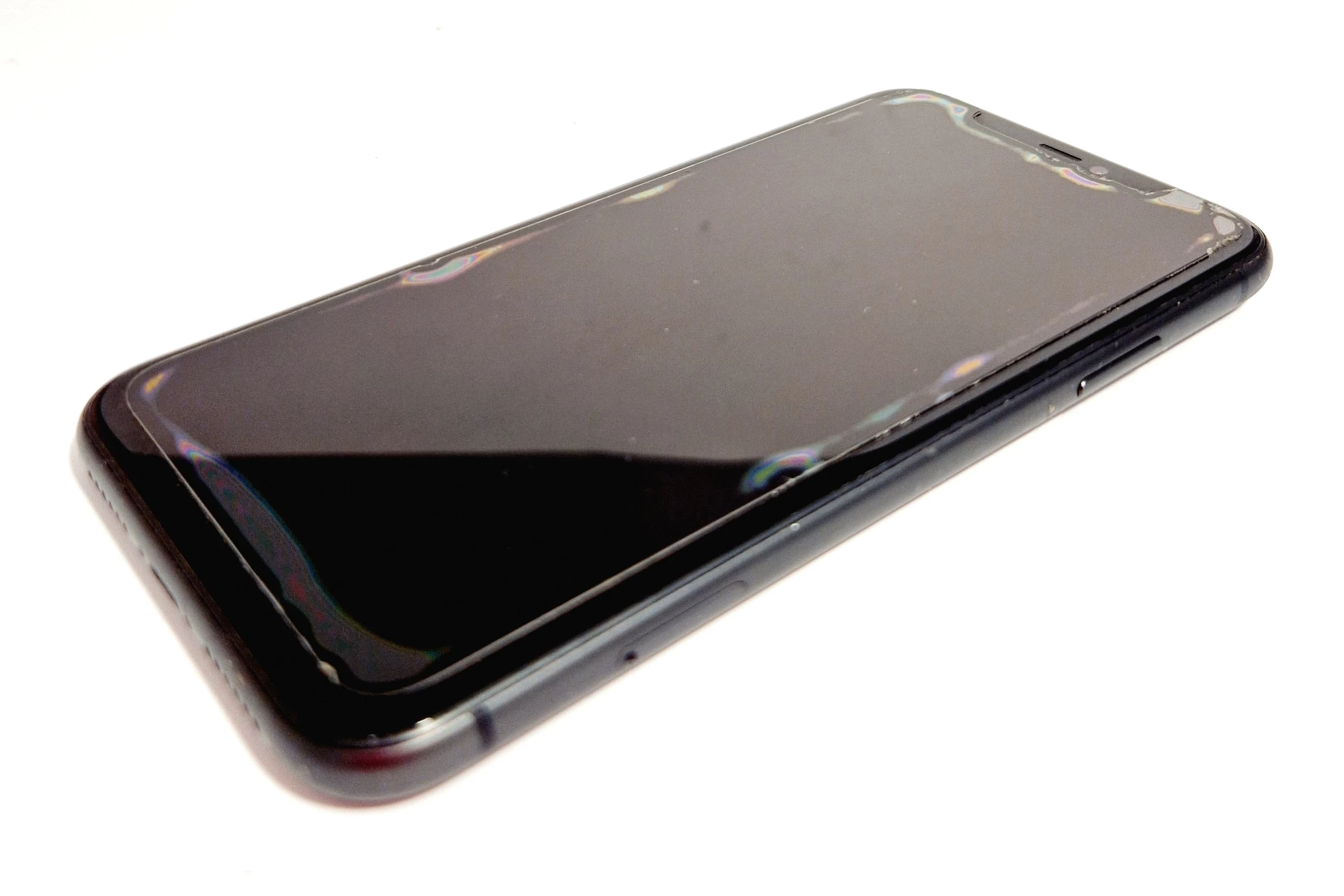 telefon-iphone-11komplet-typ-smartfon