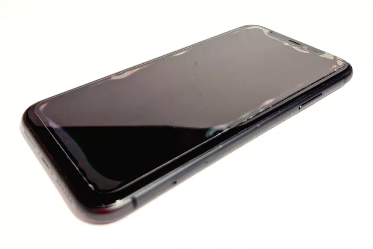 TELEFON IPHONE 11/KOMPLET
