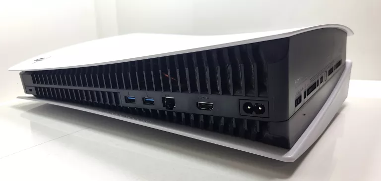 KONSOLA PS5 825 GB + GTA V
