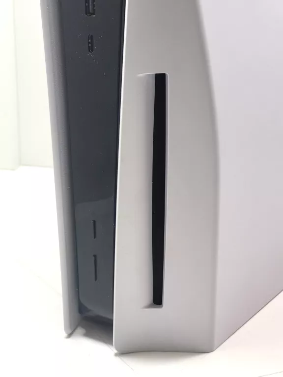 KONSOLA PS5 825 GB + GTA V