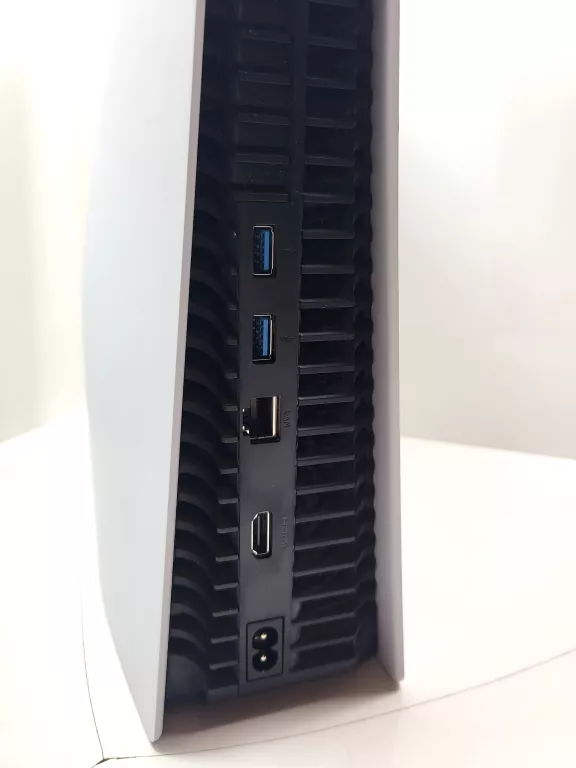 KONSOLA PS5 825 GB + GTA V