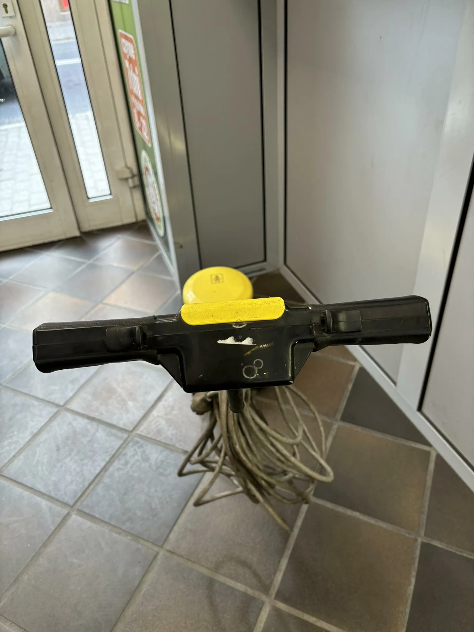 szorowarka-karcher-bds-33190c-product-id-d43d1f3b-92b7-4224-9f5d-9d7c4792377e