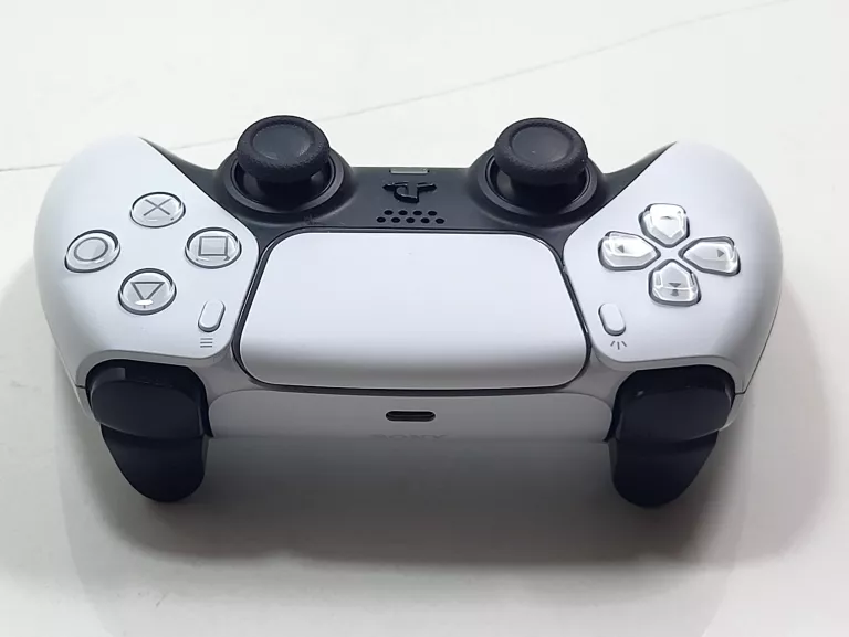 KONSOLA PS5 825 GB + GTA V