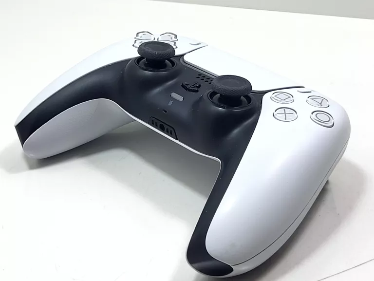 KONSOLA PS5 825 GB + GTA V
