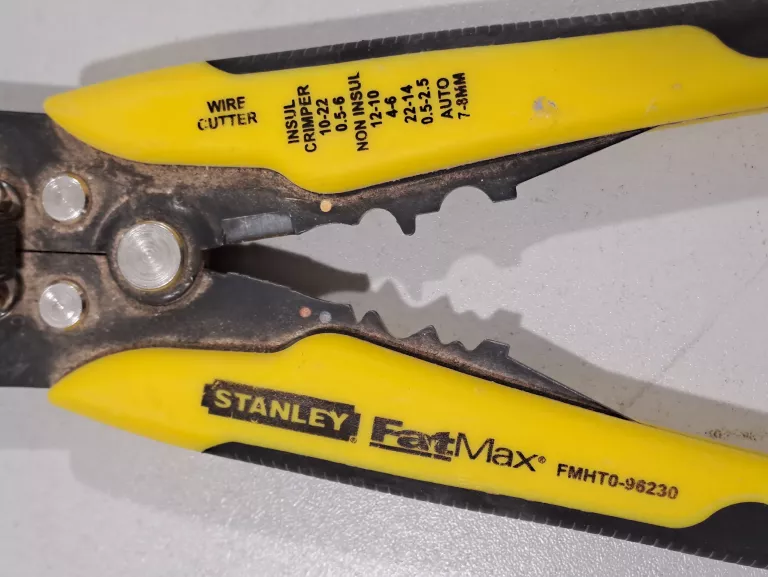 STANLEY FMHT0-96230 SZCZYPCE ŚCIĄGACZ DO CIĘCIA I ŚCIĄGANIA IZOLACJI