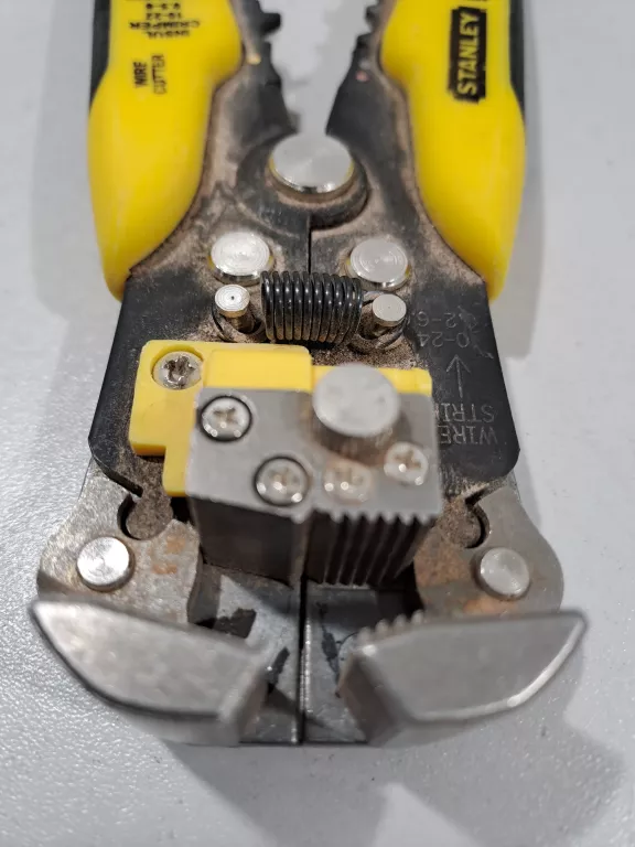 STANLEY FMHT0-96230 SZCZYPCE ŚCIĄGACZ DO CIĘCIA I ŚCIĄGANIA IZOLACJI